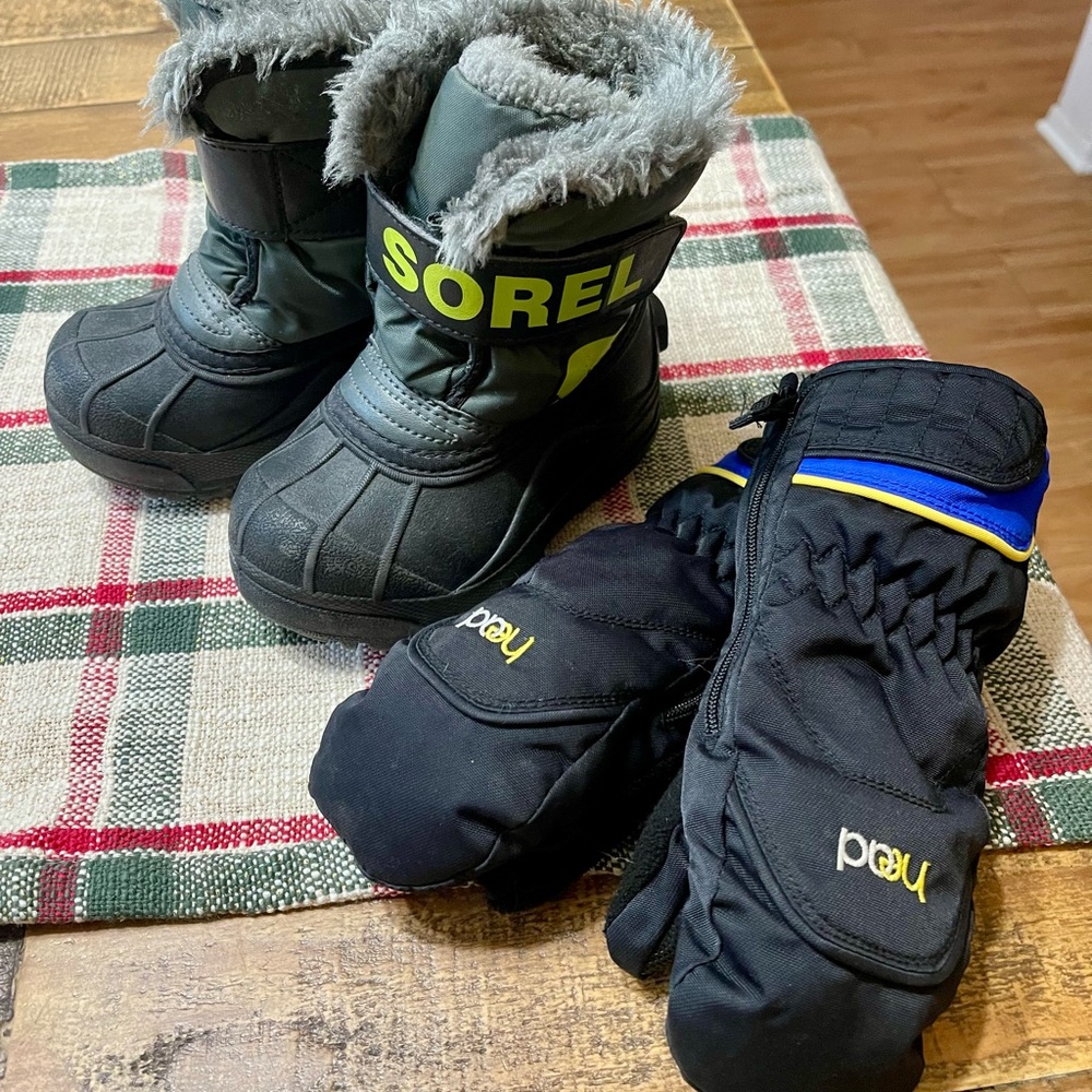 Sorel Kids Snow Boots and Head Mittens Bundle